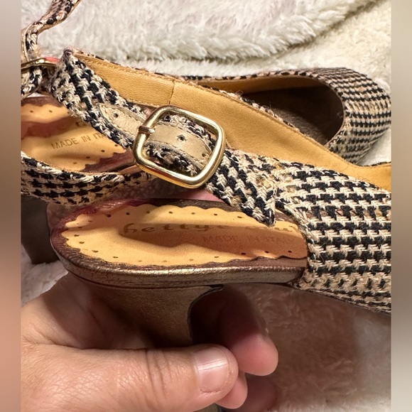 Neutrals Tweed Peeptoe Pumps by Bettye Muller 🤎 - Picture 4 of 12